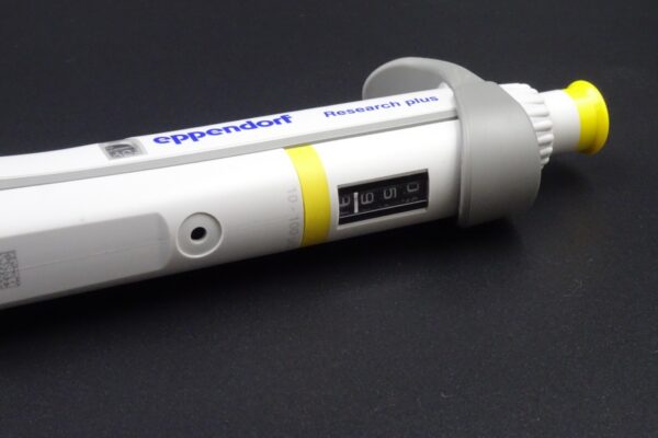 Eppendorf Research Plus 100 | 10-100uL | 8-MultiChannel Manual Pipette - Image 3