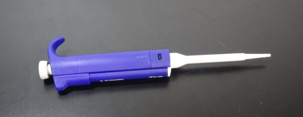 Fisherbrand Finnpiptte II Variable Pipette | 0.5-10uL - Image 2