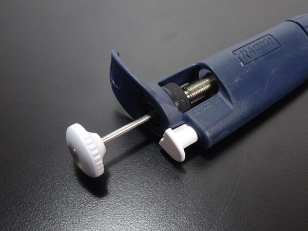 Rainin Classic Lab Pipette P100 | 10-100uL Single Channel Manual Pipette - Image 3