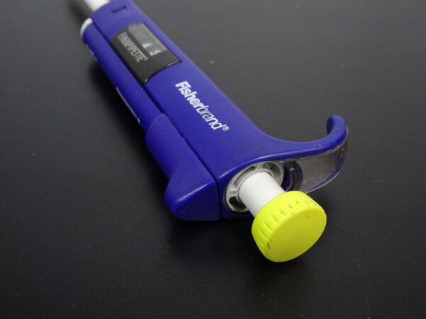 Thermo Scientific Finnpipette II | 10-100uL | Lab Pipette - Image 2